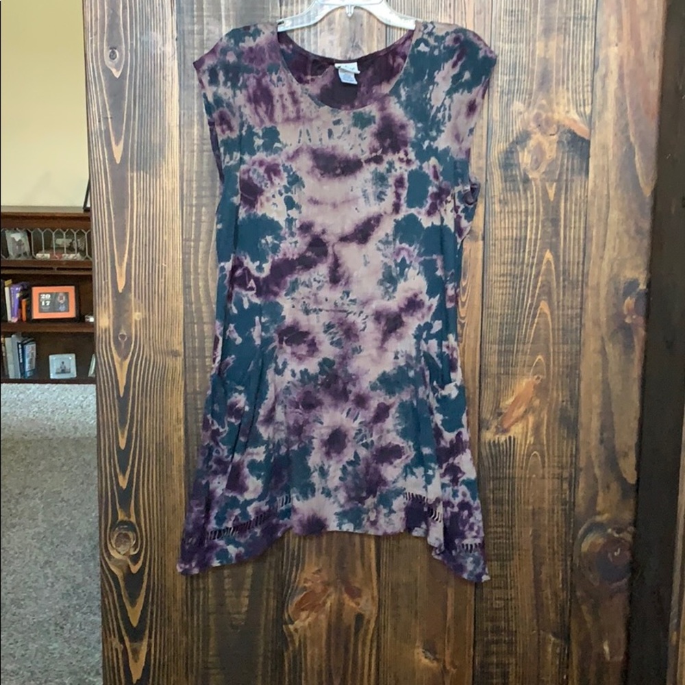 Top, tie dyed linen, fun details.